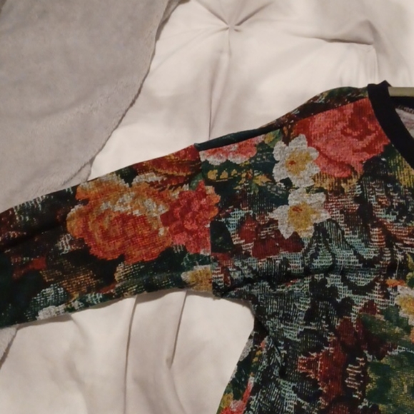 Sweater - Picture 6 of 8